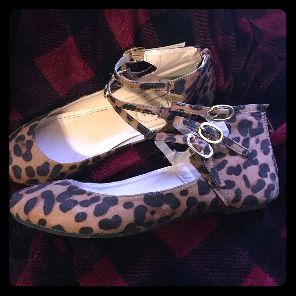 Ankle 3 Strap leopard flats/ round toe